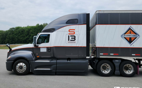 سلسلة القوة المطابقة لـ Scania Super، كابينة أمريكية طويلة، تصوير حقيقي لشاحنة International LT