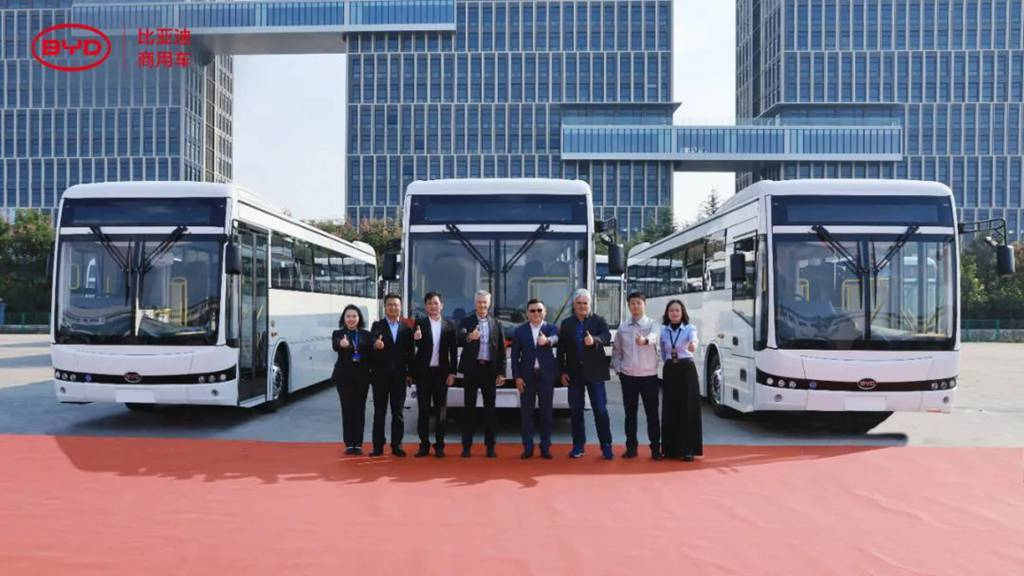 تم إنزال الدفعة الأولى من طلبية 120 حافلة كهربائية من شركة BYD لجنوب أفريقيا!
