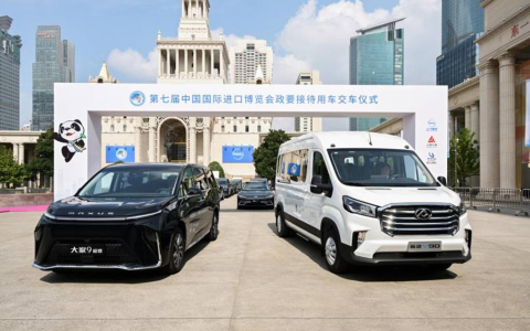 جودة صينية، ومبيعات واسعة في جميع أنحاء العالم! ما يقرب من 100 مركبة من طراز SAIC Maxus V90 وغيرها من الطرازات تعود مرة أخرى لدعم معرض الصين الدولي للاستيراد، لتتألق على المسرح الدولي.