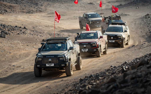 “اقتحام المناطق المهجورة! بيك أب بوجينج من شينجيانغ تمر عبر داهاي تو”