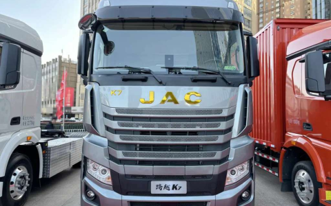 المنتج النجم丨نقل متعدد الاستخدامات وخطوط النقل الطويلة بكل كفاءة! البطل الشامل: شاحنة القطر JAC CrossingK7 LNG
