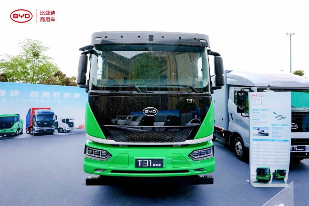 ​​التلاقي لطريق جديد، الابتكار يقود المستقبل! BYD تطلق سلسلة شاحناتها الثقيلة الكهربائية بالكامل​​