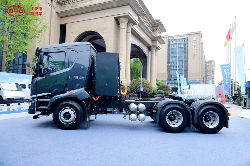 ​​التلاقي لطريق جديد، الابتكار يقود المستقبل! BYD تطلق سلسلة شاحناتها الثقيلة الكهربائية بالكامل​​