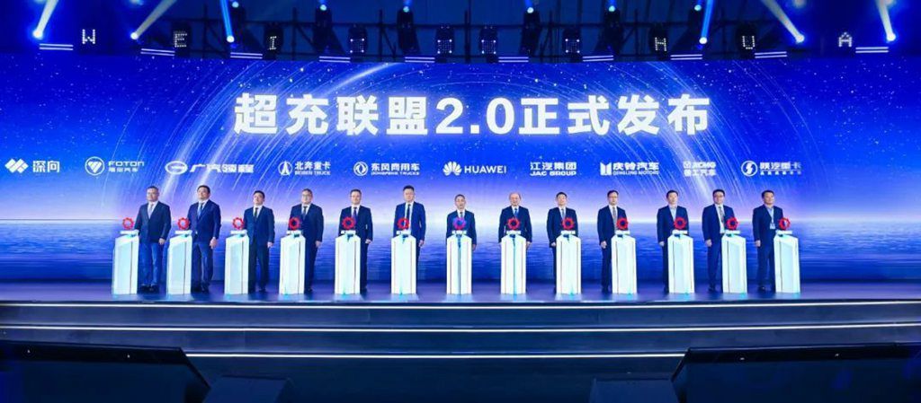 شحن في 5 دقائق لـ 100 كيلومتر! سيارات XCMG تتحالف مع هواوي لدخول "عصر الشحن بميغاواط الجديد"