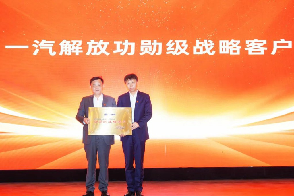 ​​تحقيق هدف 10,000 وحدة! حفل توقيع الشراكة الاستراتيجية بين FAW Jiefang وشركة Gao Laozhuang للطاقة الجديدة وتسليم أول 500 مركبة​​