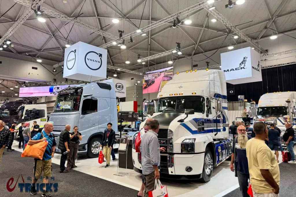جولة في معرض Brisbane للشاحنات 2025 · الإصدار الأوروبي: الجيل الجديد من Tatra Phoenix وشاحنات IVECO ثنائية القيادة تُظهر