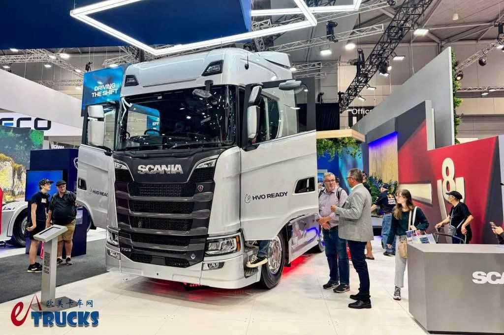 جولة في معرض Brisbane للشاحنات 2025 · الإصدار الأوروبي: الجيل الجديد من Tatra Phoenix وشاحنات IVECO ثنائية القيادة تُظهر