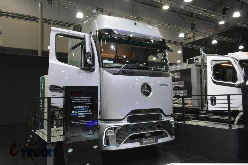 جولة في معرض Brisbane للشاحنات 2025 · الإصدار الأوروبي: الجيل الجديد من Tatra Phoenix وشاحنات IVECO ثنائية القيادة تُظهر