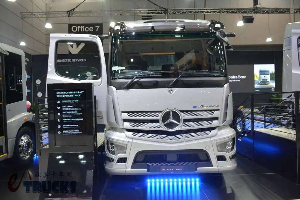 جولة في معرض Brisbane للشاحنات 2025 · الإصدار الأوروبي: الجيل الجديد من Tatra Phoenix وشاحنات IVECO ثنائية القيادة تُظهر
