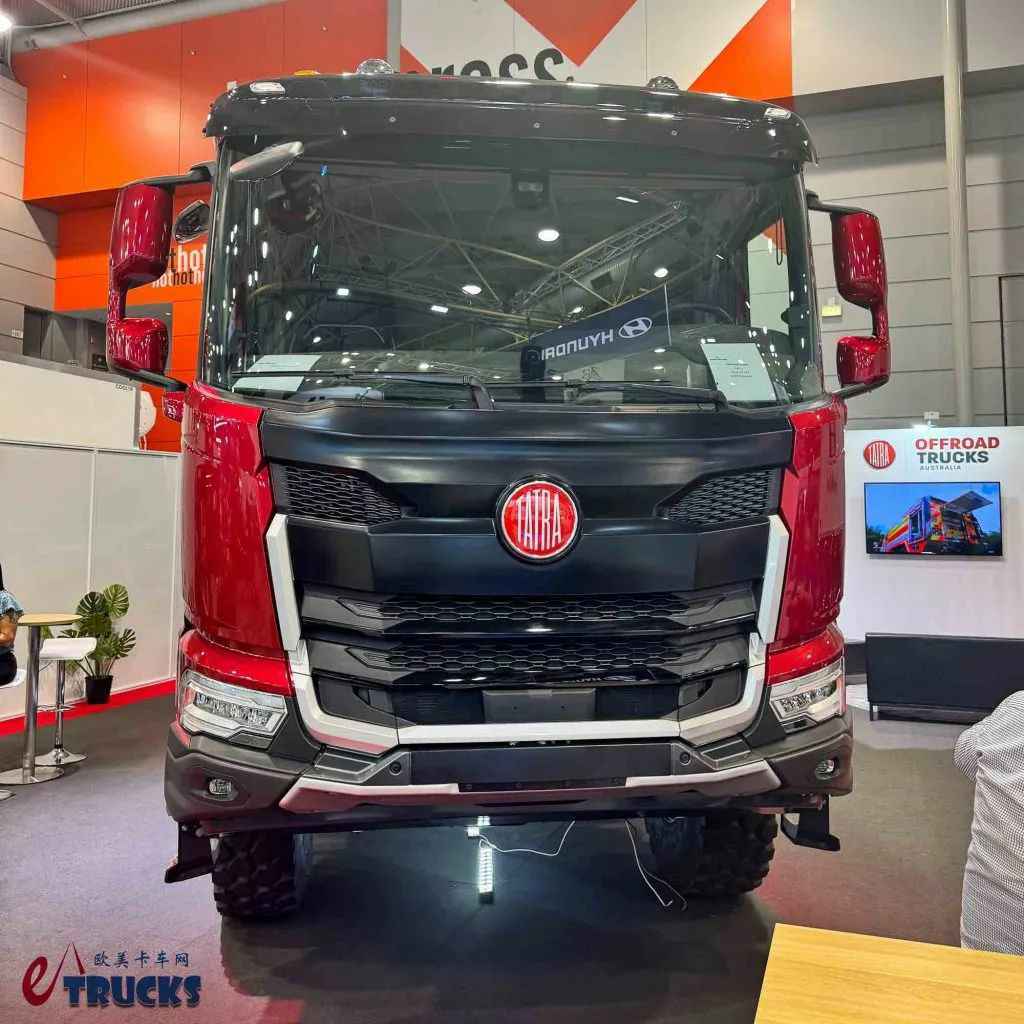جولة في معرض Brisbane للشاحنات 2025 · الإصدار الأوروبي: الجيل الجديد من Tatra Phoenix وشاحنات IVECO ثنائية القيادة تُظهر