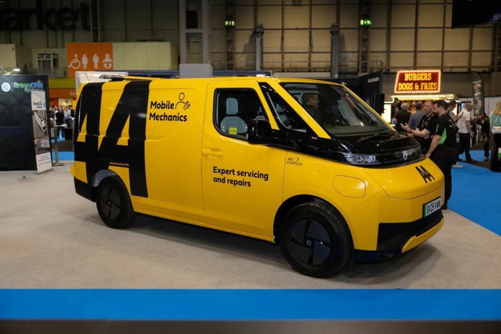 ​​FARZION SUPER VAN | ظهور استثنائي في معرض Commercial Vehicle Show ببرمنغهام 2025​​