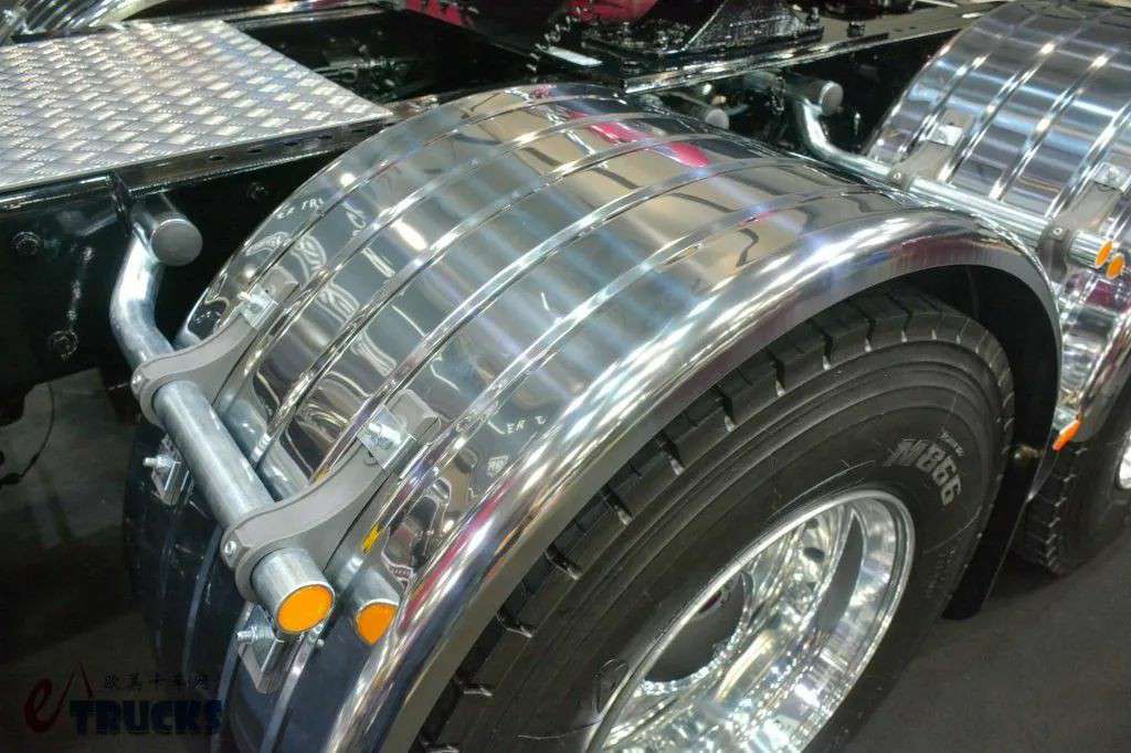 ​​المقصورة تعادل شاحنات الكابينة الطويلة! الرائد الأمريكي الحصري بلا كابينة كينوورث K220 يظهر في معرض بريزبان للشاحنات​​