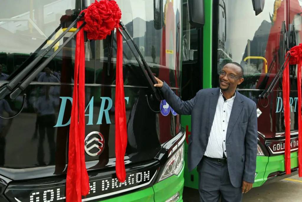 ​​أكبر طلبية تصدير للحافلات سريعة التردد (BRT) إلى أفريقيا هذا العام: 200 حافلة من GOLDEN DRAGON يتم تسليمها​​