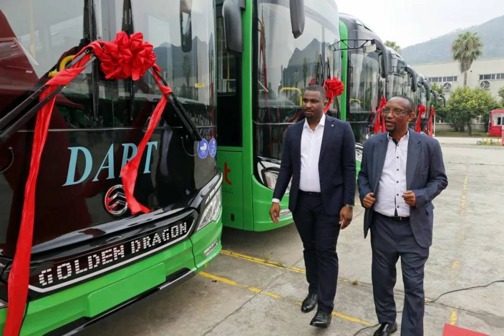 ​​أكبر طلبية تصدير للحافلات سريعة التردد (BRT) إلى أفريقيا هذا العام: 200 حافلة من GOLDEN DRAGON يتم تسليمها​​