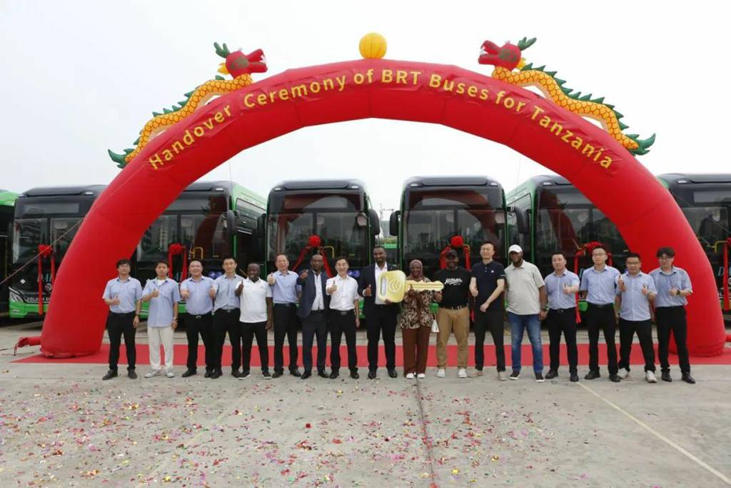 ​​أكبر طلبية تصدير للحافلات سريعة التردد (BRT) إلى أفريقيا هذا العام: 200 حافلة من GOLDEN DRAGON يتم تسليمها​​