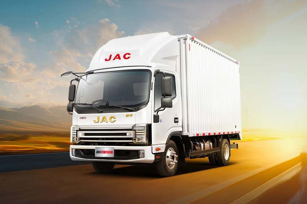 ​​شاحنة JAC الخفيفة شوايلينج أول-راوند بلس: توفير، قوة، متانة، جماليات، هدوء، دوام – ستة أبعاد شاملة تعيد تعريف قيمة الشاحنات الخفيفة​​