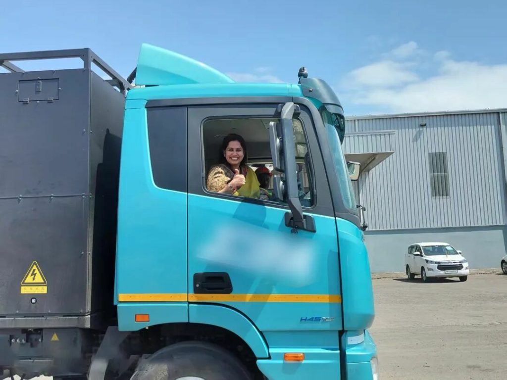 ​​BAIC FOTON تدعم التحول الأخضر للنقل البحري في جنوب آسيا: أولى شاحناتها الكهربائية تدخل الخدمة​​
