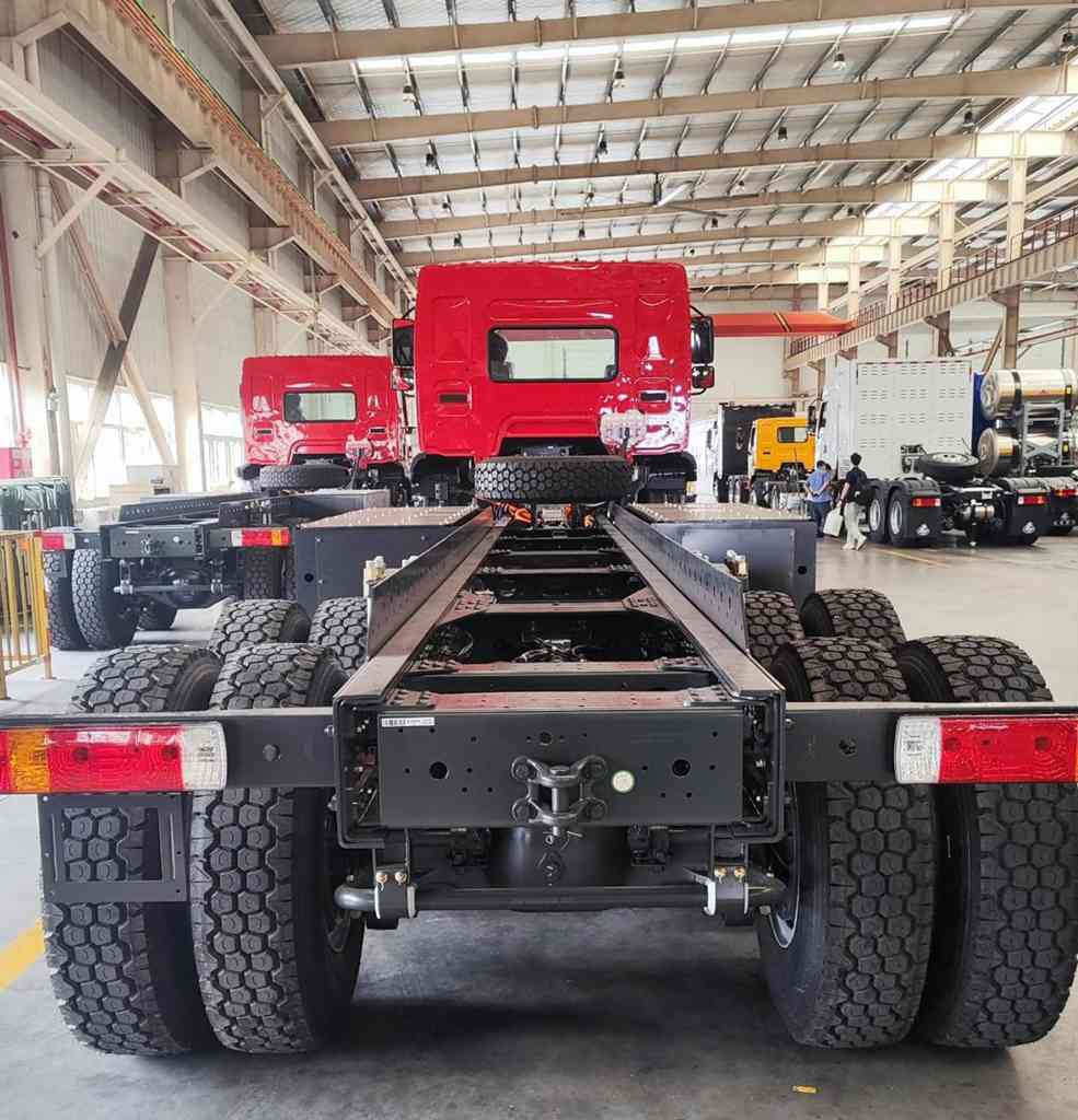 القوة والحمولة: معايير جديدة للنقل الحضري من شينغلونغ H5 8X4 EV