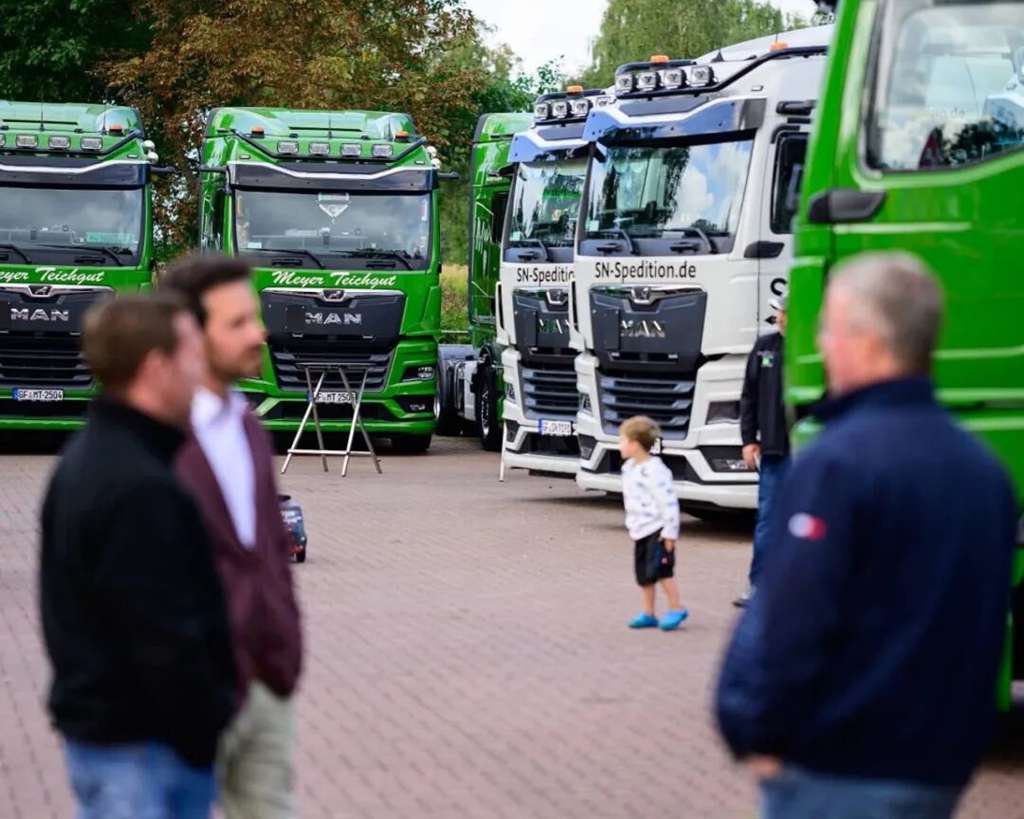 14 véhicules TGX en position ! Pour un transport agricole plus efficace.