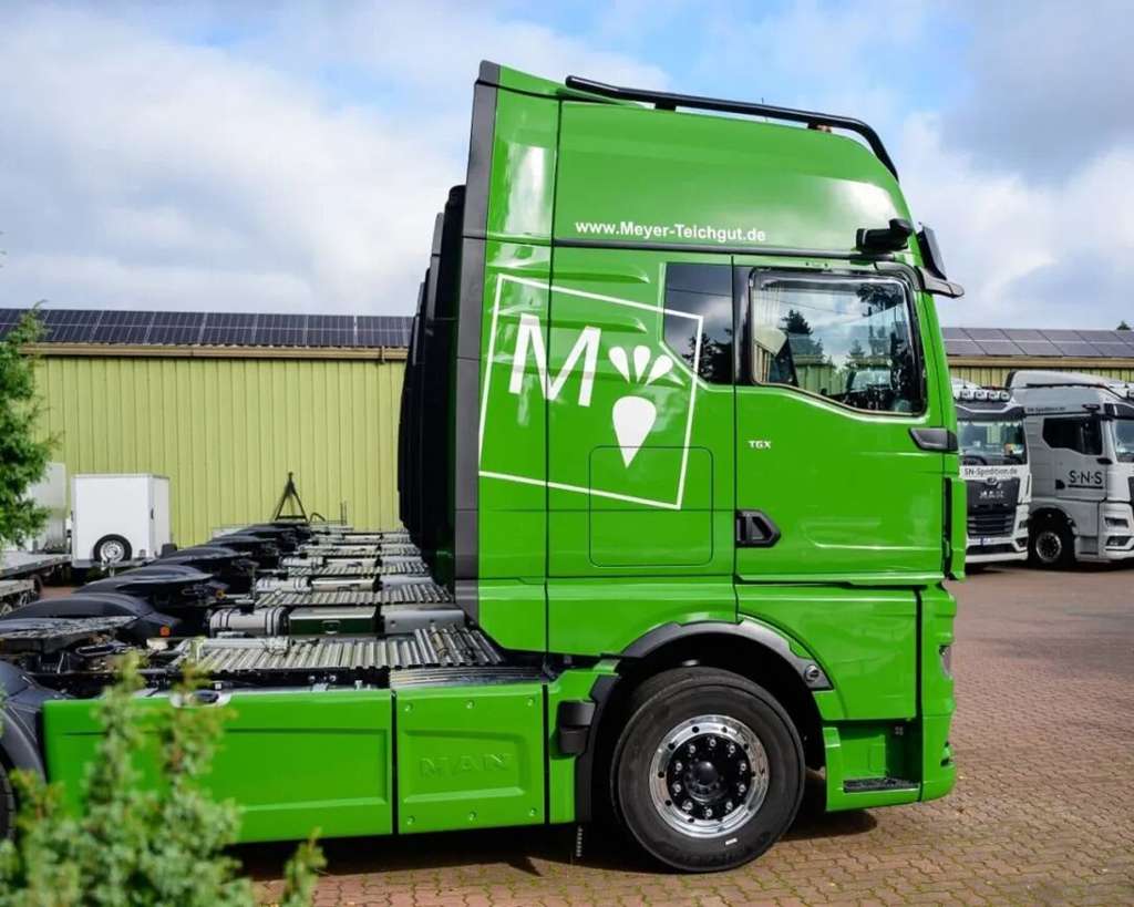 14 véhicules TGX en position ! Pour un transport agricole plus efficace.
