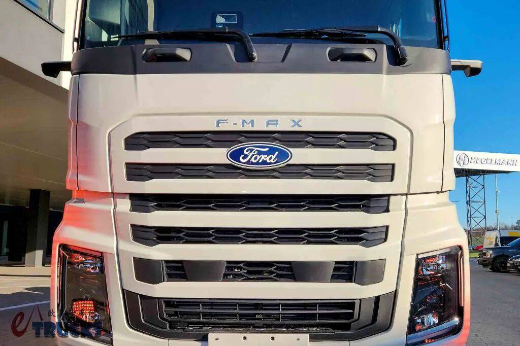 مظهره يُحيي الكلاسيكية، وديكوره داخلي يُحدث تجديدًا مهيبًا! تأتي فورد F-MAX الجديدة، ونُقدِّم لك صورًا حية لتعرف مدى قوتها!