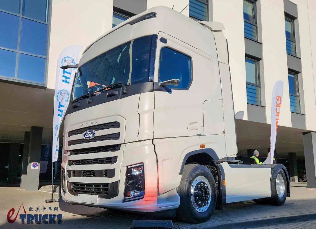 مظهره يُحيي الكلاسيكية، وديكوره داخلي يُحدث تجديدًا مهيبًا! تأتي فورد F-MAX الجديدة، ونُقدِّم لك صورًا حية لتعرف مدى قوتها!