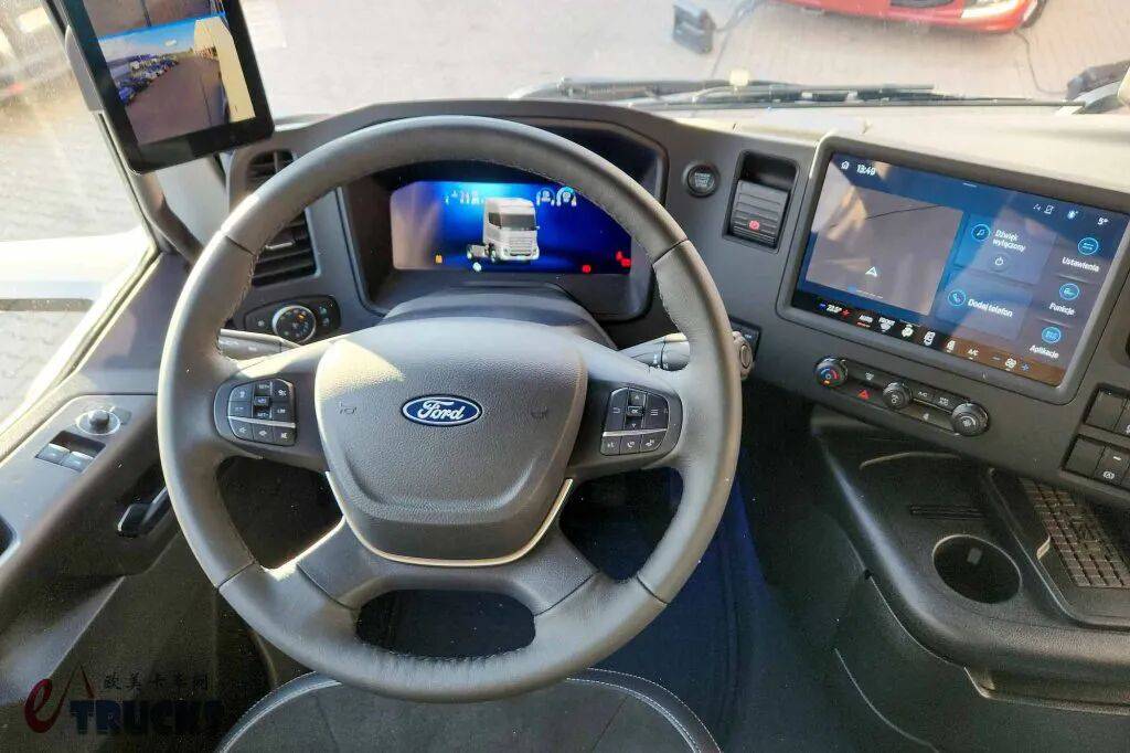 مظهره يُحيي الكلاسيكية، وديكوره داخلي يُحدث تجديدًا مهيبًا! تأتي فورد F-MAX الجديدة، ونُقدِّم لك صورًا حية لتعرف مدى قوتها!