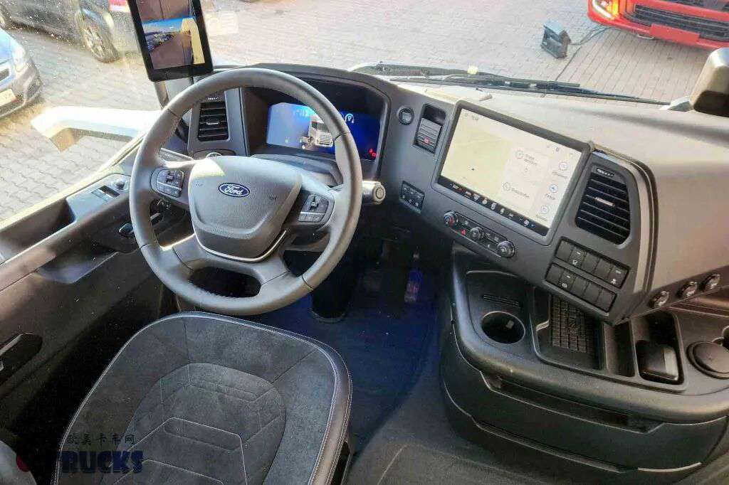 مظهره يُحيي الكلاسيكية، وديكوره داخلي يُحدث تجديدًا مهيبًا! تأتي فورد F-MAX الجديدة، ونُقدِّم لك صورًا حية لتعرف مدى قوتها!