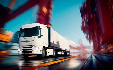 سيارة الدفع اليدوي Dongfeng Tianlong GX – مركبة دفع بمحورين ونصف مُلحَقة من العلامة التجارية الصينية – تتصدر مبيعاتها في روسيا بقوة.