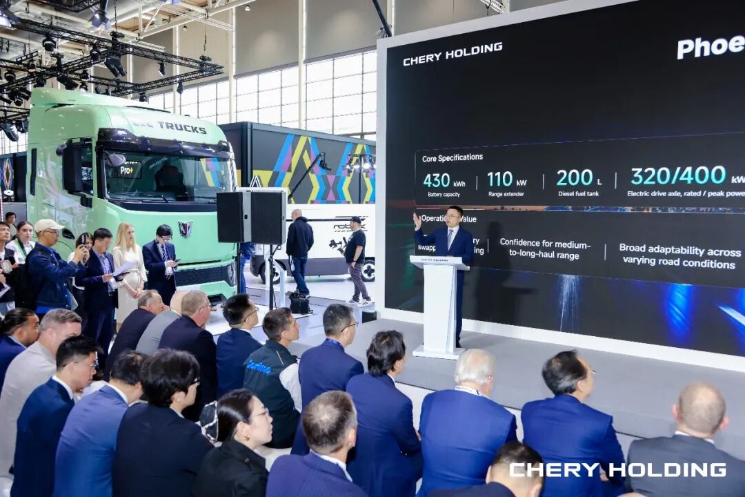 United Trucks تطلق حل النقل المتكامل عالمياً في هانوفر مع تسليم أول شاحنة لعميل في ممر الشحن بين الصين وأوروبا