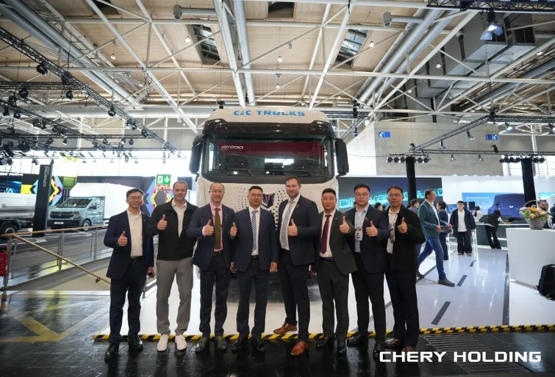 United Trucks تطلق حل النقل المتكامل عالمياً في هانوفر مع تسليم أول شاحنة لعميل في ممر الشحن بين الصين وأوروبا