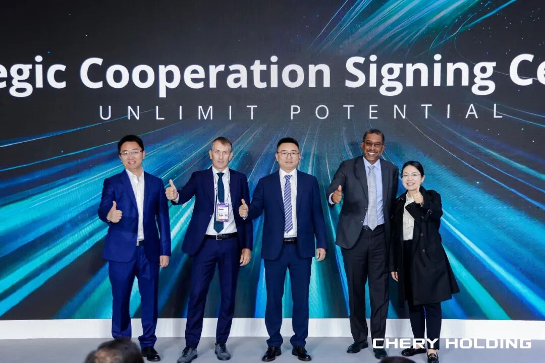 United Trucks تطلق حل النقل المتكامل عالمياً في هانوفر مع تسليم أول شاحنة لعميل في ممر الشحن بين الصين وأوروبا