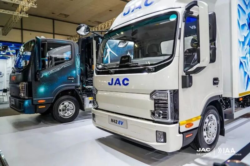 مجموعة JAC تتألق في معرض هانوفر الدولي للمركبات التجارية بأربعة طرازات بالطاقة الجديدة