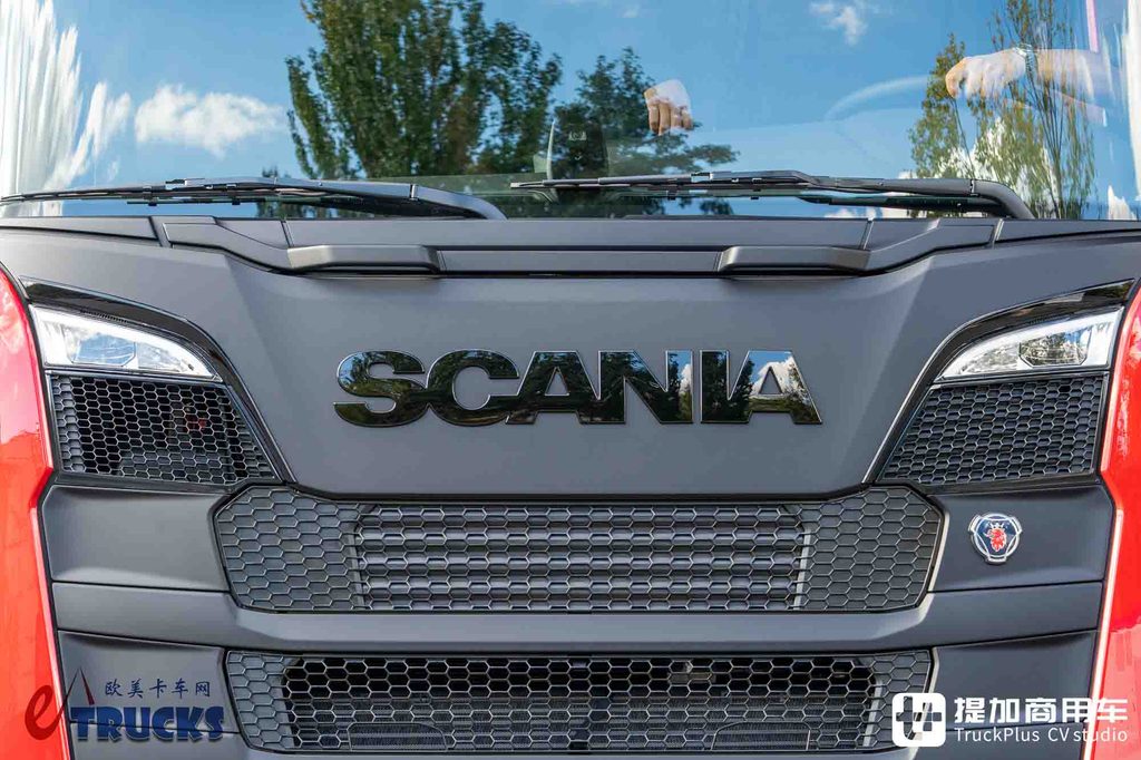 معرض IAA 2026: مقصورة أطول بـ 80 سم ومحرك V8 بقوة 770 حصاناً — جولة تفصيلية في شاحنة سكانيا LongLine