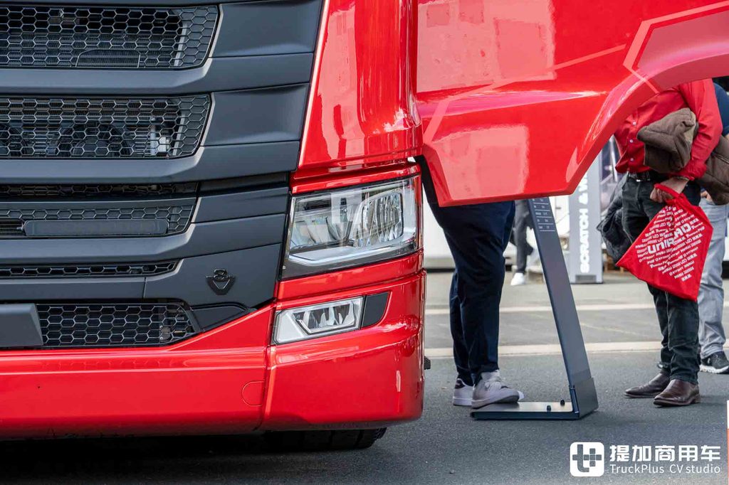 معرض IAA 2026: مقصورة أطول بـ 80 سم ومحرك V8 بقوة 770 حصاناً — جولة تفصيلية في شاحنة سكانيا LongLine