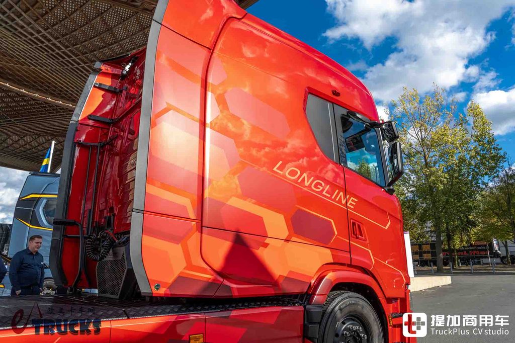 معرض IAA 2026: مقصورة أطول بـ 80 سم ومحرك V8 بقوة 770 حصاناً — جولة تفصيلية في شاحنة سكانيا LongLine