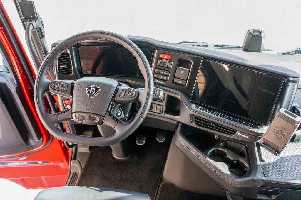 معرض IAA 2026: مقصورة أطول بـ 80 سم ومحرك V8 بقوة 770 حصاناً — جولة تفصيلية في شاحنة سكانيا LongLine