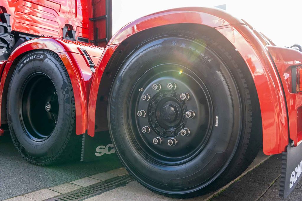 معرض IAA 2026: مقصورة أطول بـ 80 سم ومحرك V8 بقوة 770 حصاناً — جولة تفصيلية في شاحنة سكانيا LongLine