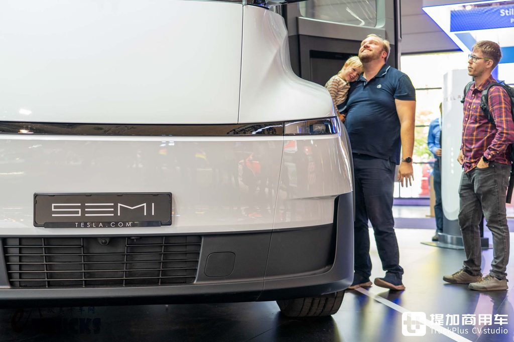 معرض IAA 2026: أحدث شاحنة كهربائية في العالم؟ في الحقيقة مليئة بالتنازلات — مراجعة تفصيلية لتيسلا Semi
