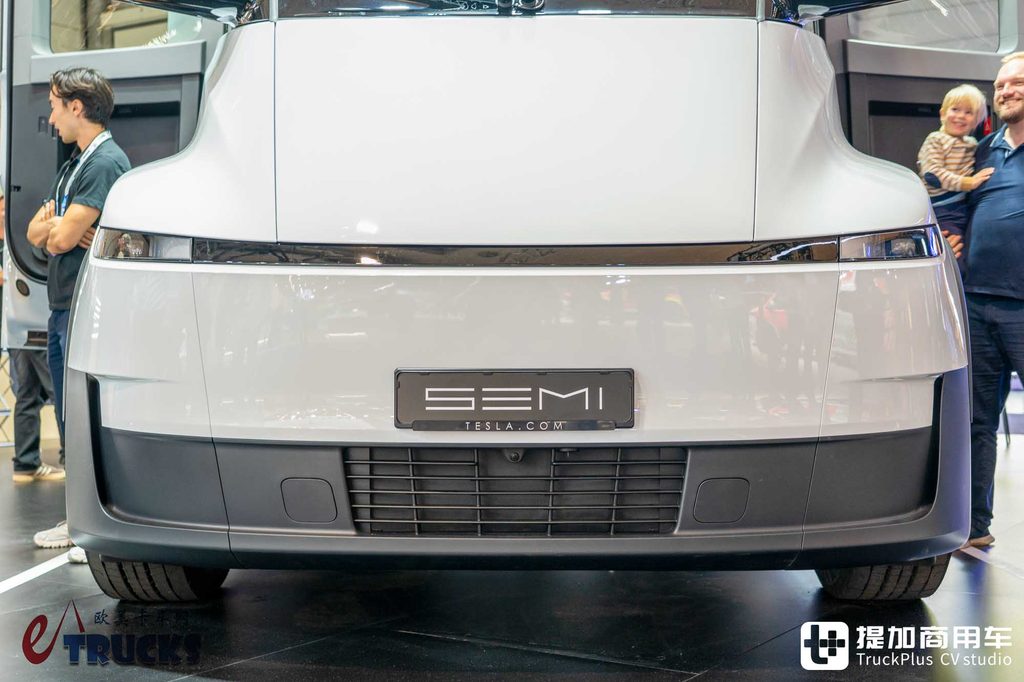 معرض IAA 2026: أحدث شاحنة كهربائية في العالم؟ في الحقيقة مليئة بالتنازلات — مراجعة تفصيلية لتيسلا Semi