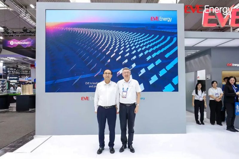 إي في إي للطاقة تكشف عن بطارية المصدر المفتوح AI Battery في معرض IAA 2026