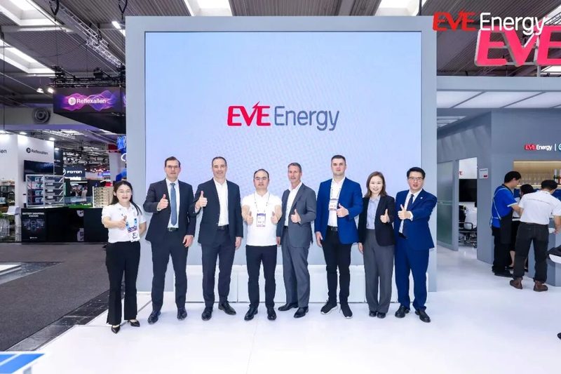 إي في إي للطاقة تكشف عن بطارية المصدر المفتوح AI Battery في معرض IAA 2026