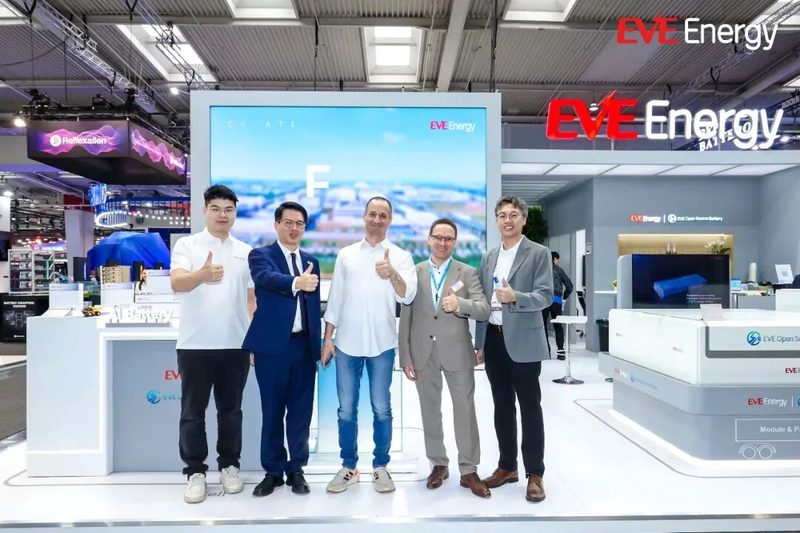 إي في إي للطاقة تكشف عن بطارية المصدر المفتوح AI Battery في معرض IAA 2026