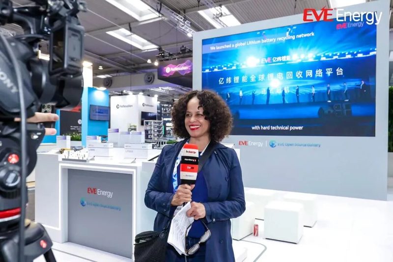 إي في إي للطاقة تكشف عن بطارية المصدر المفتوح AI Battery في معرض IAA 2026