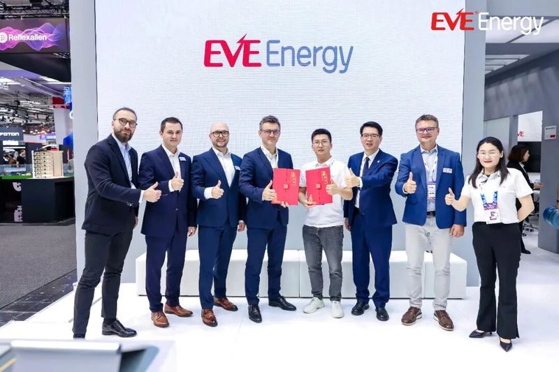 إي في إي للطاقة تكشف عن بطارية المصدر المفتوح AI Battery في معرض IAA 2026