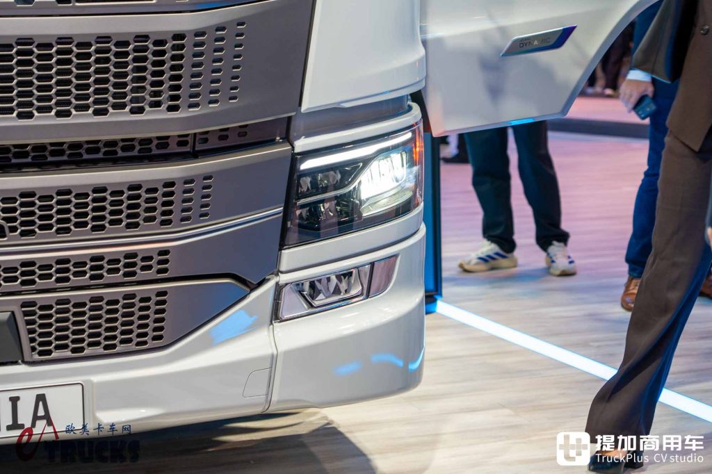 معرض IAA 2026: واجهة أمامية جديدة ومقابض أبواب مخفية ومرايا إلكترونية؟ مراجعة تفصيلية لشاحنة سكانيا Dynamic 430 R الجديدة