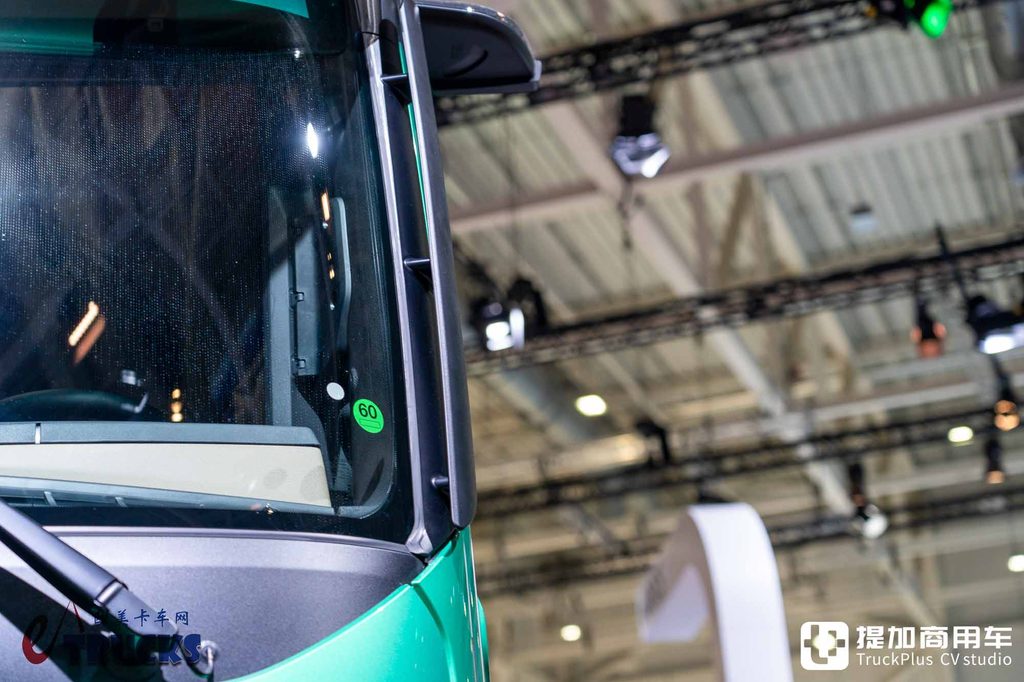 معرض IAA 2026: هل تستطيع الشاحنة الكهربائية للمسافات الطويلة اللعب بسرج منخفض؟ مراجعة تفصيلية لجرار مرسيدس بينز eActros Lowliner