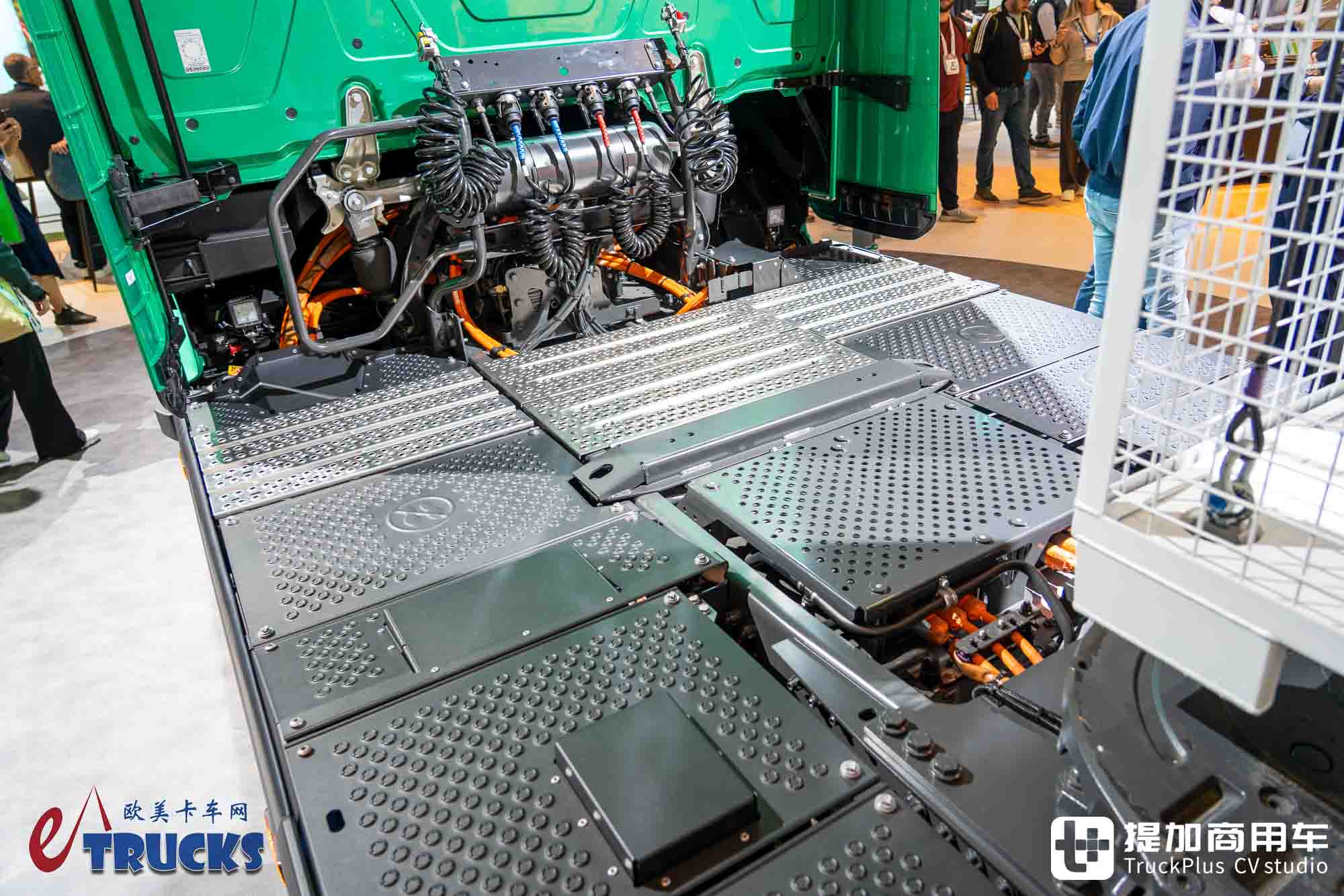 معرض IAA 2026: هل تستطيع الشاحنة الكهربائية للمسافات الطويلة اللعب بسرج منخفض؟ مراجعة تفصيلية لجرار مرسيدس بينز eActros Lowliner