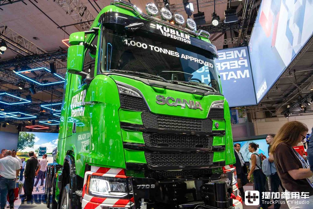 معرض IAA 2026: ملك الألف طن من سكانيا وصل! دفع 8x6 مع محرك V8 بقوة 770 حصاناً — مراجعة تفصيلية لجرار 770 S للنقل فائق الثقل