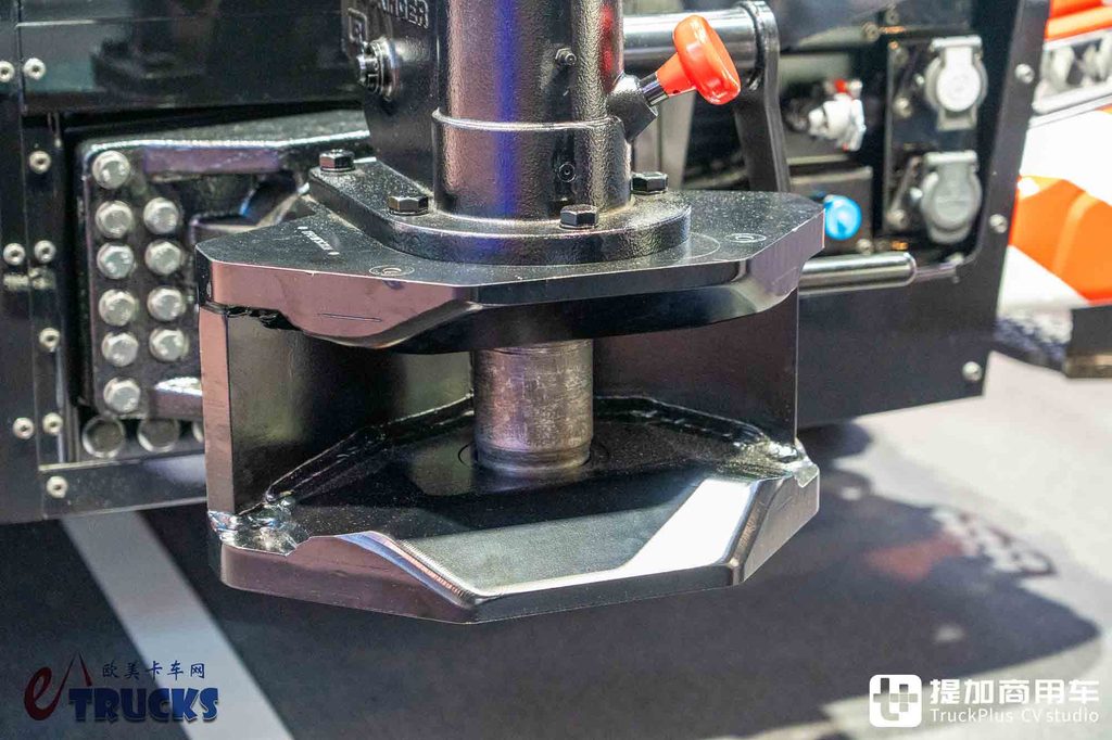 معرض IAA 2026: ملك الألف طن من سكانيا وصل! دفع 8x6 مع محرك V8 بقوة 770 حصاناً — مراجعة تفصيلية لجرار 770 S للنقل فائق الثقل